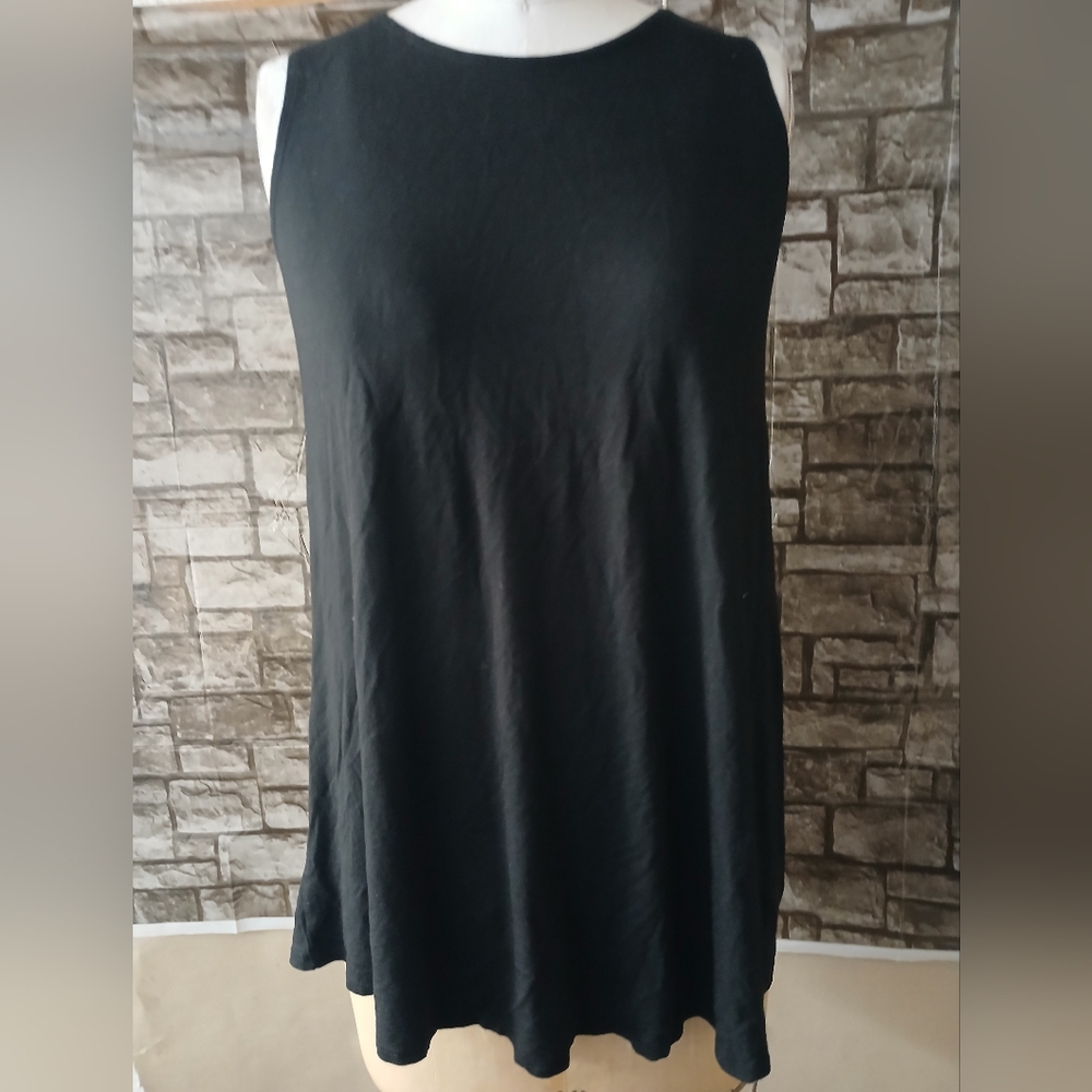 Red Hanger Elegant Black Sleeveless Women's Tank Top.